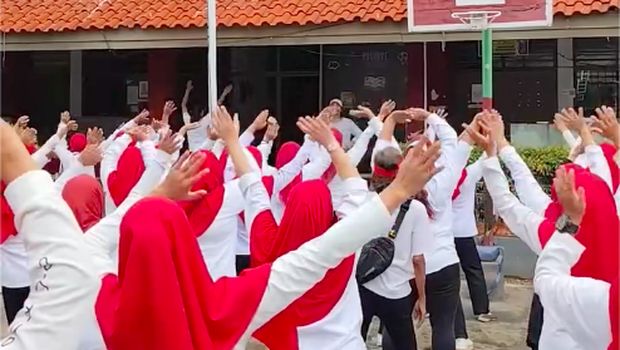 BNN bersama pemerintah daerah memberi pelatihan wirausaha dan vokasional kepada warga Berlan, Jakarta Timur (Jaktim) agar wilayah tersebut bebas narkoba. (dok BNN)