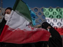 Kampanye Politik Sacred Defense Iran