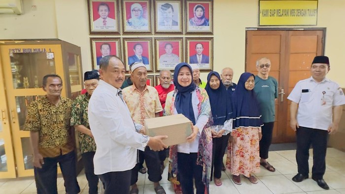HUT Intelijen Polri ke-80, Polda Metro Berbagi Kasih ke Panti Lansia