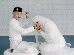 Kisah Cinta Viral: Wanita 50 Tahun Nikahi Pria 23 Tahun, Kenalan dari TikTok