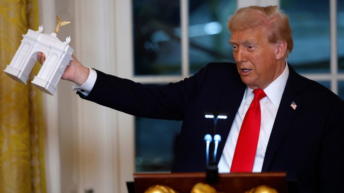 Trump Sebut Pasukan AS Bisa Saja Menghancurkan Maduro: Dia Coba Tujuan Aman