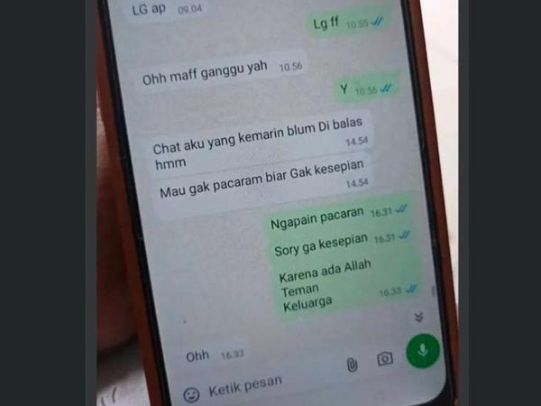 Isinya Tak Terduga! Chat Random Ini Sukses Bikin Ngakak Guling-guling