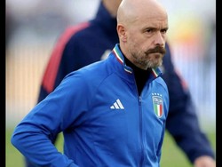 Karena Chelsea gemar menunjuk pelatih asal Italia, sampai ada meme Erik ten Hag jadi Italiano! Foto: dok. Internet/X (Twitter)