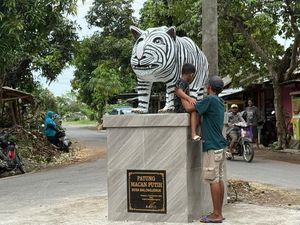 Viral dengan Ejekan, Macan Kuda Nil Putih Kediri Kini Jadi Berkah