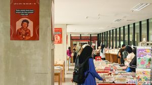 Pecinta Buku Serbu New Year Sale di Taman Ismail Marzuki