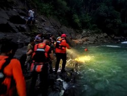 Pemuda Trenggalek Tewas Tenggelam Saat Wisata di Curug Mangir