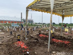 Pecah Tangis Kakak Pertama Kenang 3 Anggota Keluarganya Tewas di Jakut