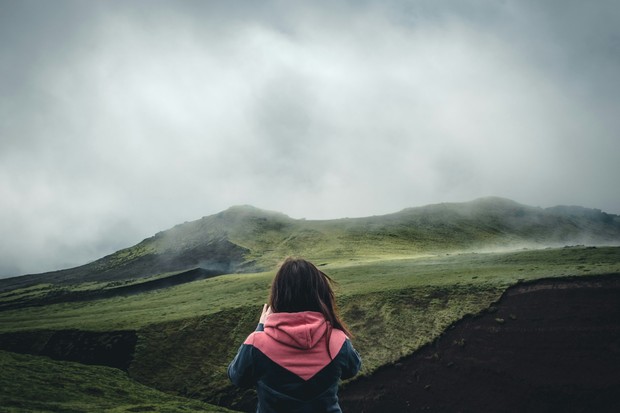Soft adventure adalah bentuk liburan yang menawarkan aktivitas eksploratif ringan, aman, dan tetap memberi pengalaman baru bagi perempuan.