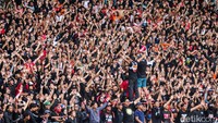 Sorak Jakmania Iringi Malam Kemenangan Persija
