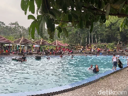 Tirtosari View, Pesona Wisata Under Water di Kaki Gunung Semeru