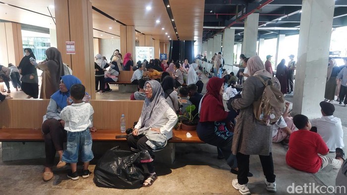 Warga Serbu Planetarium TIM, Tiket Terjual Habis Pagi-pagi