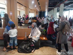 Warga Serbu Planetarium TIM, Pagi-pagi Tiket Sudah Terjual Habis