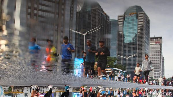 CFD Perdana 2026, Warga Padati Sudirman untuk Berolahraga