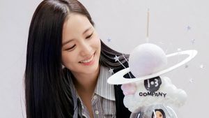 Potret Jisoo BLACKPINK Ultah, Traktir 103 Fans Makan Hingga Bagi-bagi iPhone