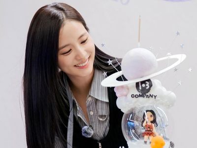 Potret Jisoo BLACKPINK Ultah, Traktir 103 Fans Makan Hingga Bagi-bagi iPhone