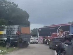 Kecelakaan Beruntun 2 Truk-1 Bus di Sidrap gegara Rem Blong, 2 Sopir Luka