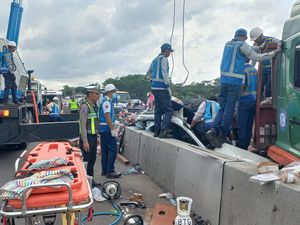 Kecelakaan 3 Kendaraan di Tol Batang, 1 Orang Tewas-2 Luka Berat