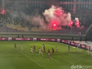Polisi Duga Flare Saat Laga Persis Vs Persita Masuk Sebelum Aparat Tiba