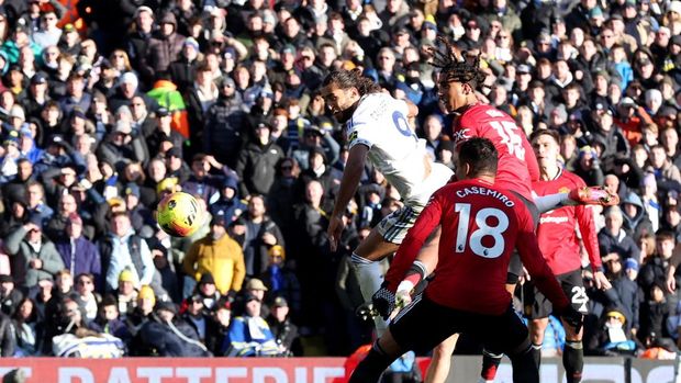 Leeds United vs Manchester United Soccer Football - Premier League - Leeds United v Manchester United - Elland Road, Leeds, Britain - January 4, 2026 Leeds United's Dominic Calvert-Lewin heads at goal REUTERS/Chris Radburn EDITORIAL USE ONLY. NO USE WITH UNAUTHORIZED AUDIO, VIDEO, DATA, FIXTURE LISTS, CLUB/LEAGUE LOGOS OR 'LIVE' SERVICES. ONLINE IN-MATCH USE LIMITED TO 120 IMAGES, NO VIDEO EMULATION. NO USE IN BETTING, GAMES OR SINGLE CLUB/LEAGUE/PLAYER PUBLICATIONS. PLEASE CONTACT YOUR ACCOUNT REPRESENTATIVE FOR FURTHER DETAILS..