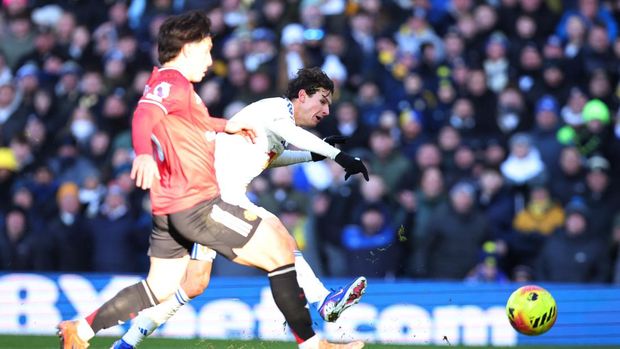 Leeds vs MU Soccer Football - Premier League - Leeds United v Manchester United - Elland Road, Leeds, Britain - January 4, 2026 Leeds United's Brenden Aaronson scores their first goal Action Images via Reuters/Craig Brough EDITORIAL USE ONLY. NO USE WITH UNAUTHORIZED AUDIO, VIDEO, DATA, FIXTURE LISTS, CLUB/LEAGUE LOGOS OR 'LIVE' SERVICES. ONLINE IN-MATCH USE LIMITED TO 120 IMAGES, NO VIDEO EMULATION. NO USE IN BETTING, GAMES OR SINGLE CLUB/LEAGUE/PLAYER PUBLICATIONS. PLEASE CONTACT YOUR ACCOUNT REPRESENTATIVE FOR FURTHER DETAILS..