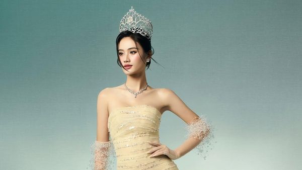 7 Potret Ratu Kecantikan yang Kerja Paruh Waktu Jadi SPG Dior