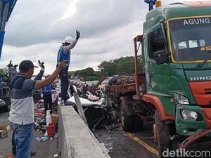 Kecelakaan Maut di Tol, Kok Truk Muatan Besi Bisa Melintas saat Ada Pembatasan?