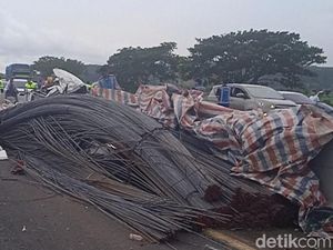 Muatan Besi 55 Ton Timpa Mobil di Tol Batang, Polisi Periksa Truk-Kondisi Jalan