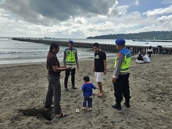Polda Jateng Hadir Layani Masyarakat di Objek Wisata Saat Libur Nataru
