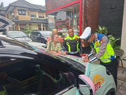 Viral Mobil Pakai Strobo-Sirene Shaun the Sheep, Berakhir Ditilang Polisi