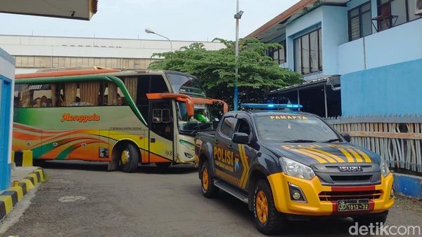 Kedatangan Rombongan Napak Tilas NU di Pelabuhan Ujung Surabaya