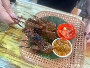 Mas Kulin: Sate Maranggi Viral di Depok yang Empuk Manisnya Juara!