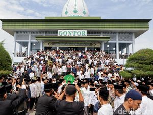 Ribuan Pelayat Hadiri Pemakaman Prof Amal Fathullah Zarkasyi di Gontor