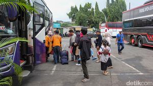 Terminal Kampung Rambutan Ramai Penumpang di Akhir Libur Nataru