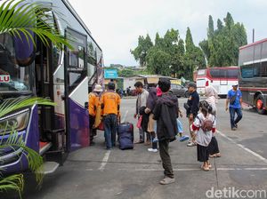 Terminal Kampung Rambutan Ramai Penumpang di Akhir Libur Nataru