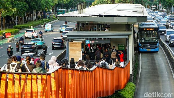 Usai Libur Nataru, Keramaian Pulang Kantor Kembali Terasa
