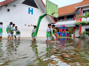 Sekolah di Sidoarjo Terendam Banjir