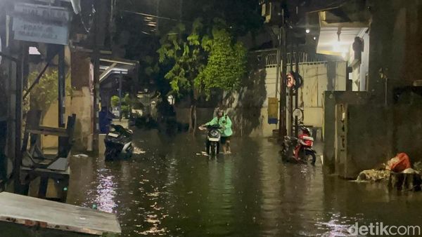 Sejumlah Kawasan di Surabaya Terendam Banjir