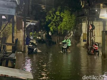 Sejumlah Kawasan di Surabaya Terendam Banjir