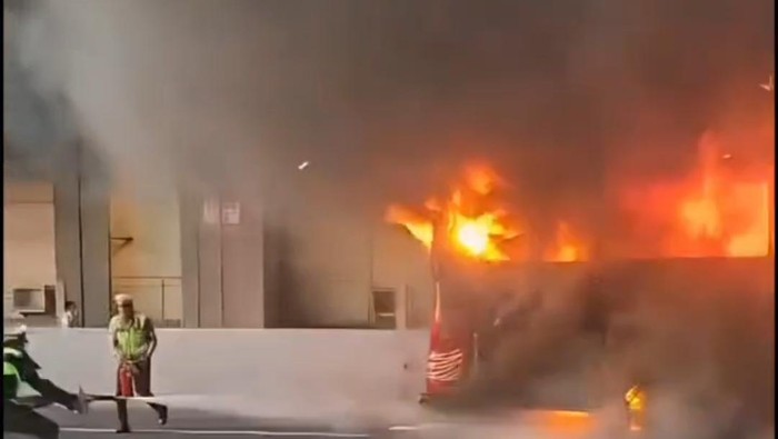 Bus Terbakar di Tol Japek, 34 Orang Dievakuasi