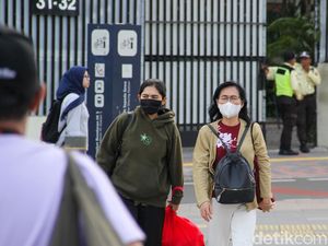 Wamenaker Imbau Pekerja Pakai Masker Imbas Abu Vulkanik Anak Krakatau