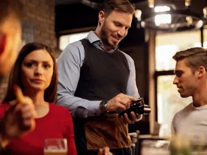 Duh! Orang Tua Ini Minta Split Bill Usai Undang Pacar Anaknya Makan Bareng