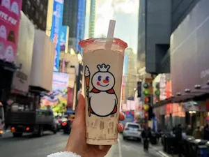 Gokil! Mixue Resmi Buka Gerai Pertama di Kawasan Elite New York