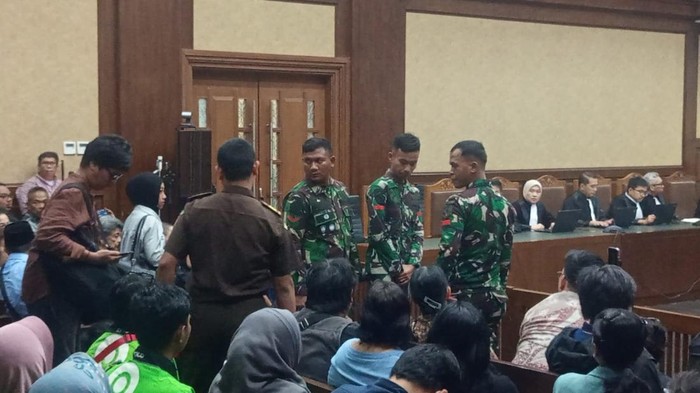 Hakim Tegur Tentara di Sidang Nadiem: Posisi TNI dari Mana?