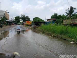 Jalan Panca Usaha Palembang Tergenang Air Sebulan hingga Timbulkan Kemacetan