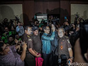 Jaksa Sebut Nadiem Tahu Chromebook Tak Bisa Dipakai di Sekolah, Tapi Dipaksakan