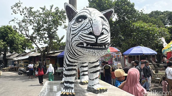 Patung Macan Putih Di Balungjeruk Diturunkan Rp 180 Juta