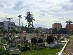 Orang-orang yang Boleh Dimakamkan di Areal Masjid Raya Al Mashun Medan