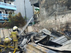 Kuli Bangunan Berasa Panas Saat Tiduran, Ternyata Bedeng di Jakbar Kebakaran