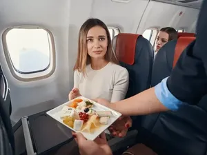 Nekat! Pramugara Curi Rp 670 Juta dari Hasil Penjualan Makanan Pesawat