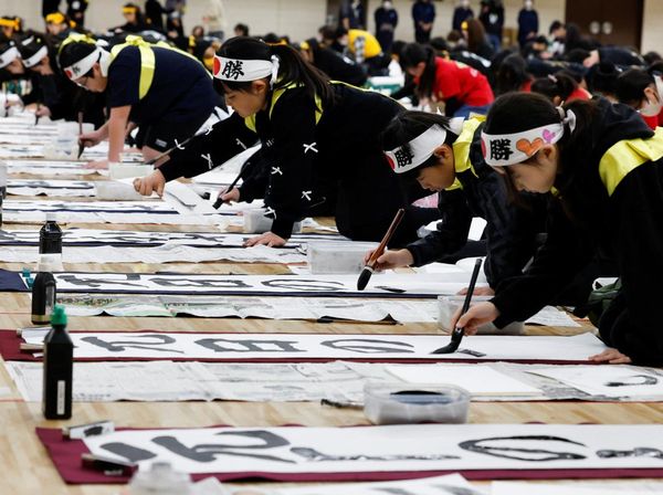 Ribuan Peserta Ikuti Kontes Kaligrafi Tahun Baru di Tokyo